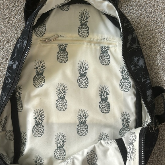 Tag Aloha (Hawaiian brand) day backpack, gently used - Picture 6 of 6